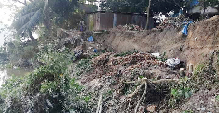 চিত্রা নদীর ভাঙন এলাকা পরিদর্শনে মাশরাফি