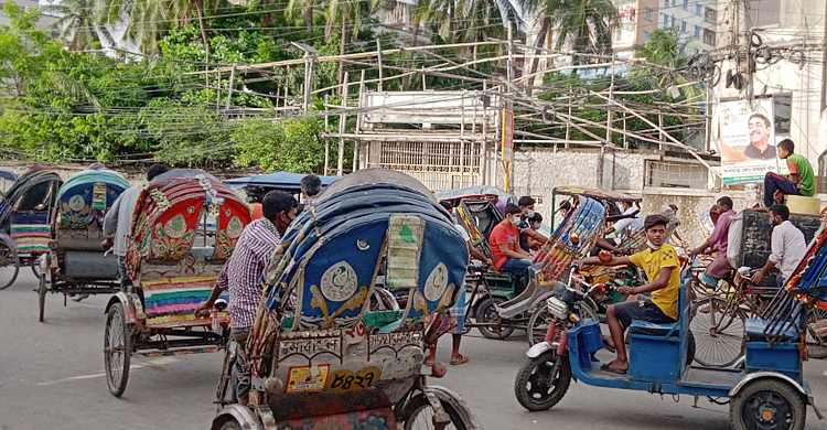 নারায়ণগঞ্জে বাস ছাড়া সবই চলে