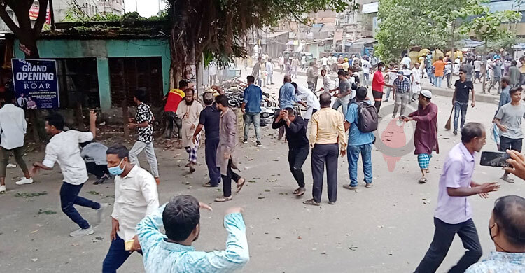 নারায়ণগঞ্জে পুলিশ-বিএনপি সংঘর্ষ চলছে