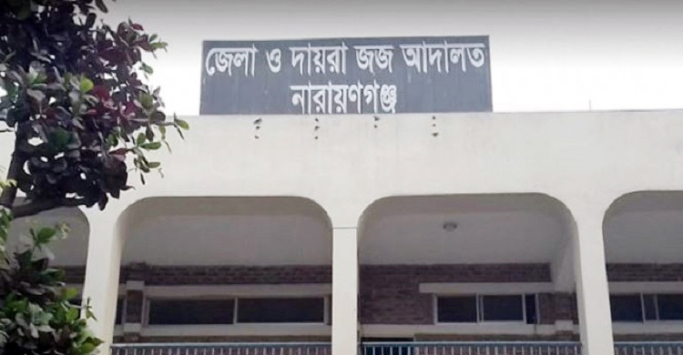 শিক্ষানবিশ আইনজীবীর ওড়না ধরে টান দিলো আসামি