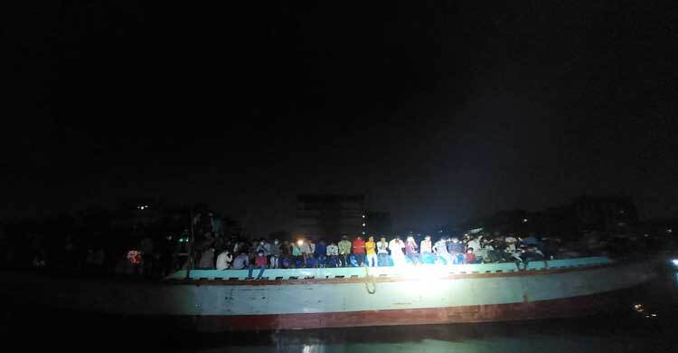 বরিশালের পথে ৪ নৌযানে ১১০০ যাত্রী, ফেরত পাঠালো পুলিশ