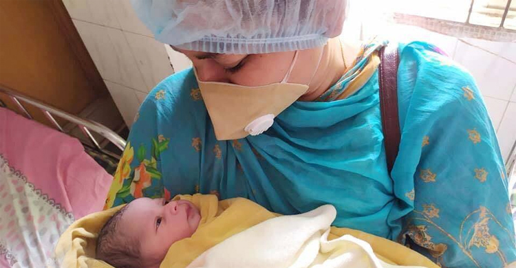 প্রসূতির ফোন পেয়ে ছুটে গেলেন নারী কাউন্সিলর