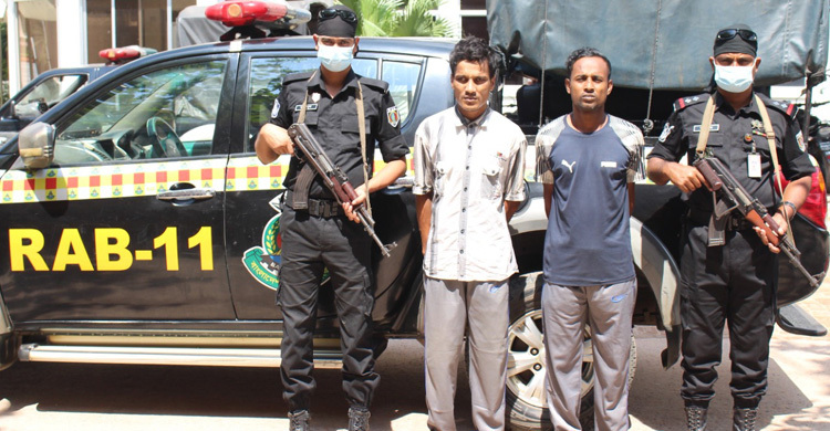 অস্ত্র ঠেকিয়ে অটোরিকশা ছিনতাই, পরে চালককে গলা কেটে হত্যা