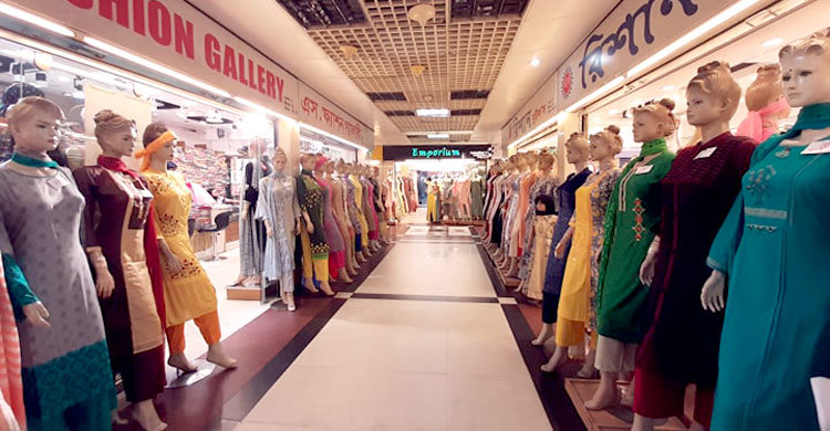 মেয়েদের কাপড় বিক্রিতে ভাটা