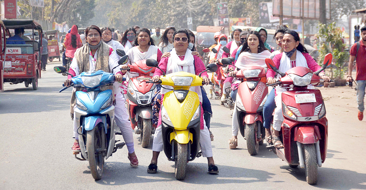 নারী বাইকারদের মোটরসাইকেল শোভাযাত্রা
