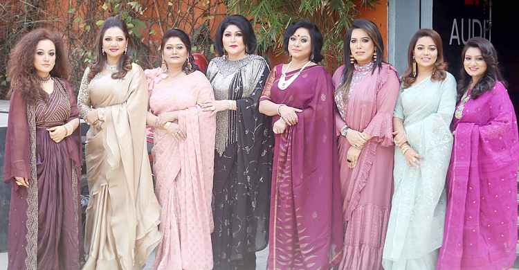 নারীদের শ্রদ্ধা জানাতে নারীদের গান