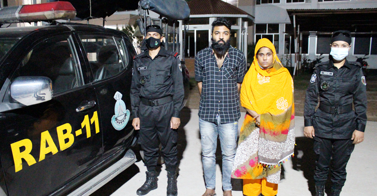 বিদেশে চাকরির প্রলোভনে তরুণীদের অনৈতিক কাজে বাধ্য করতেন তারা