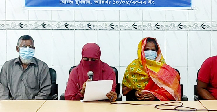 পুলিশ স্বামীর বিরুদ্ধে স্ত্রীর সংবাদ সম্মেলন