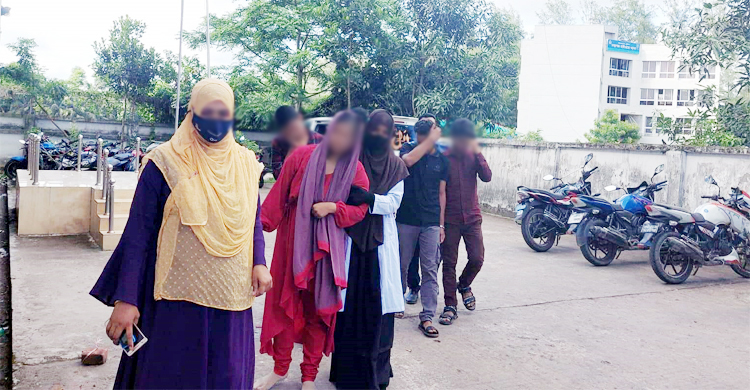 লক্ষ্মীপুরে ৬ তরুণ-তরুণীকে বেঁধে গণপিটুনি