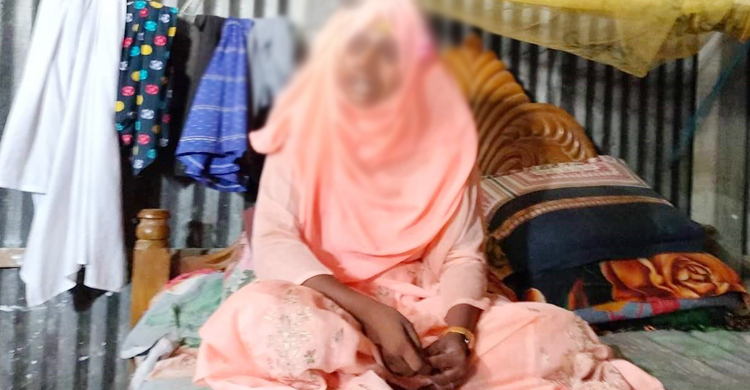 স্ত্রীর স্বীকৃতি পেতে ৬ দিন ধরে তরুণীর অনশন