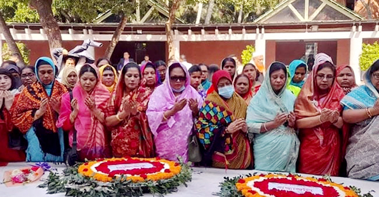 বঙ্গবন্ধুর সমাধিতে মহিলা আওয়ামী লীগের নবগঠিত কমিটির শ্রদ্ধা
