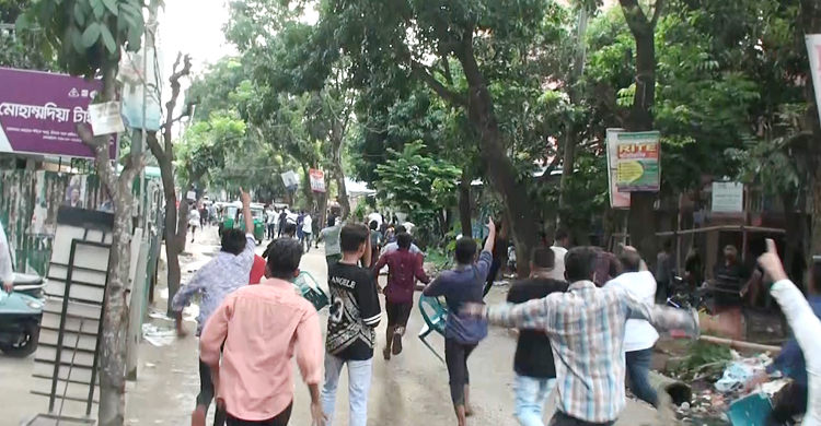 সামনের সারিতে বসা নিয়ে ছাত্রদলের দু&rsquo;গ্রুপের সংঘর্ষে পণ্ড বিক্ষোভ