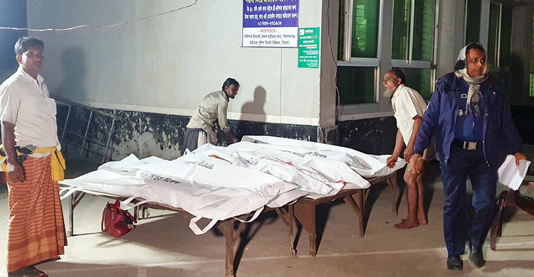 নরসিংদীতে বাসের ধাক্কায় প্রাইভেটকারের ৪ যাত্রী নিহত