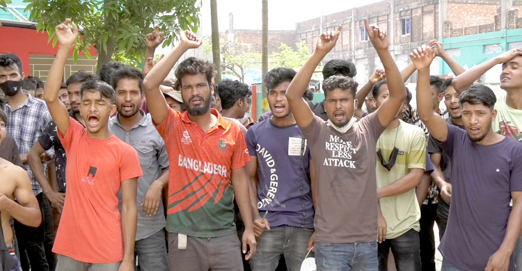 বেতন-ভাতার দাবিতে নরসিংদীতে শ্রমিক আন্দোলন