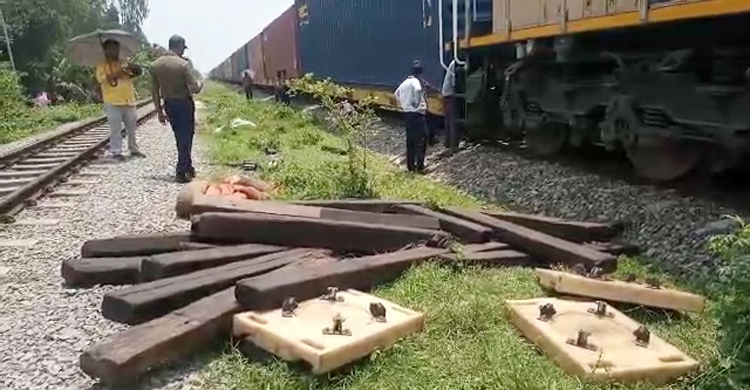 রায়পুরায় মালবাহী ট্রেন লাইনচ্যুত