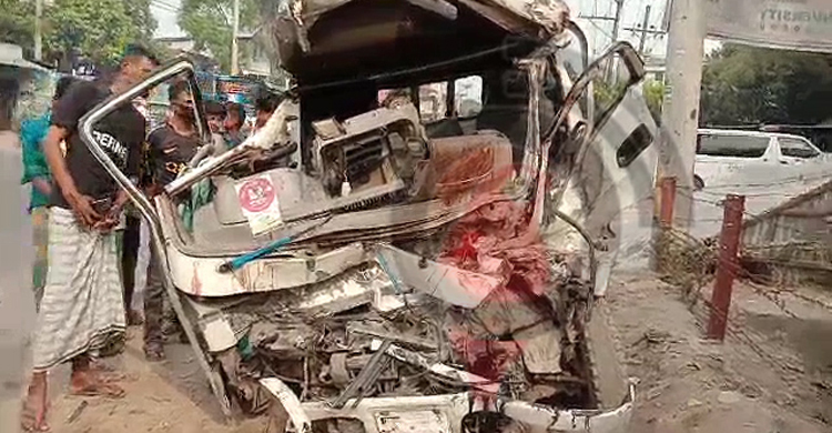 ছুটির দিনের সকালে পথে ঝরল দুই প্রাণ