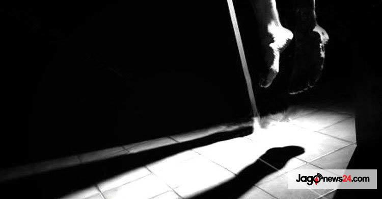 বাবা-ছেলের এ কেমন অভিমান?