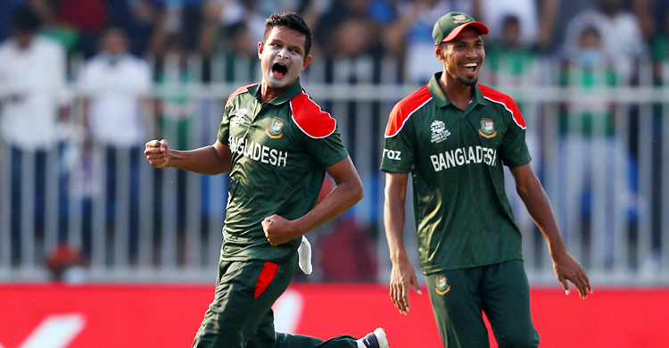 ইংলিশদের ওপেনিং জুটি ভাঙলেন নাসুম