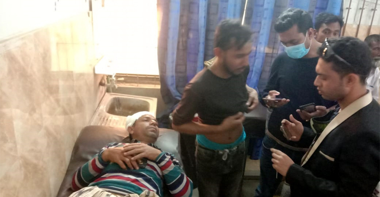 নাটোরে আ’লীগ নেতার ওপর প্রতিপক্ষের হামলা, আহত ৭