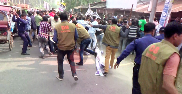 নাটোরে পুলিশের সঙ্গে বিএনপির সংঘর্ষ, আহত ২০