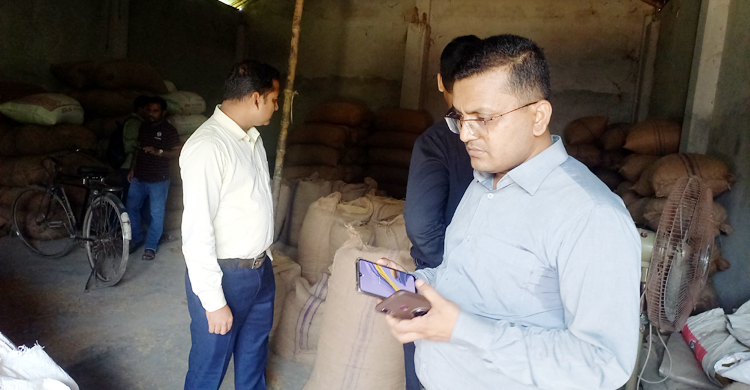 অতিরিক্ত ধান মজুত করায় দেড় লাখ টাকা জরিমানা