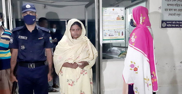 গৃহকর্মীকে গরম আয়রনের ছ্যাঁকা, সিআইডি কর্মকর্তার স্ত্রী গ্রেফতার