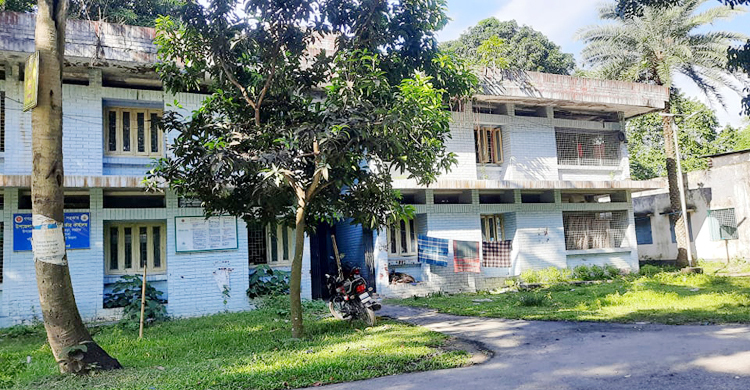 সরকারি বাসভবনে থাকেন নৈশপ্রহরী-গাড়িচালক, দেন না ভাড়া