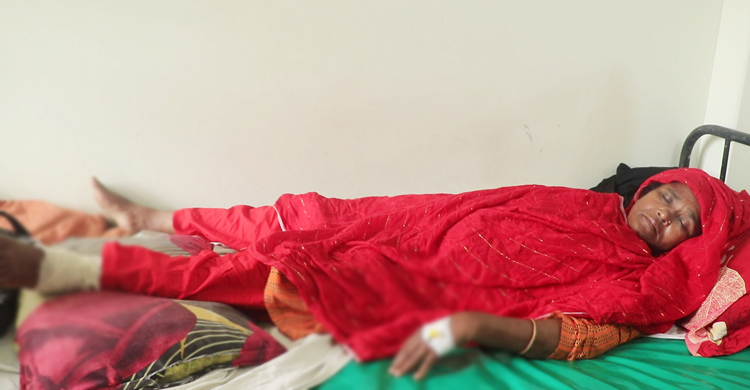 নাটোরে নারী ইউপি সদস্যকে কুপিয়ে জখম