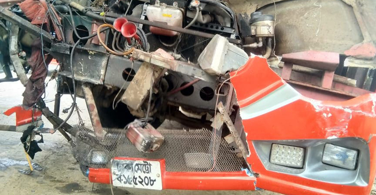 বাসের সঙ্গে সংঘর্ষে প্রাণ গেল লরি চালকের