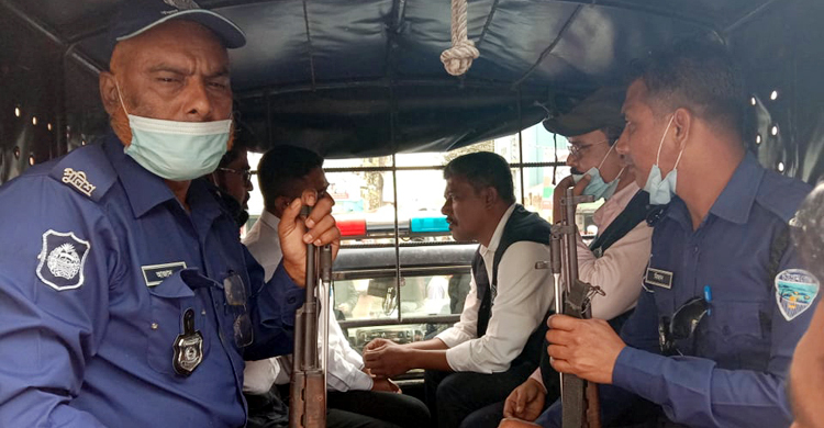 ভুয়া ম্যাজিস্ট্রেট পরিচয়ে চাঁদাবাজির সময় আটক ৫