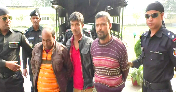 নাটোরে র্যাব-ডাকাত গোলাগুলি, অস্ত্রসহ আটক ৩