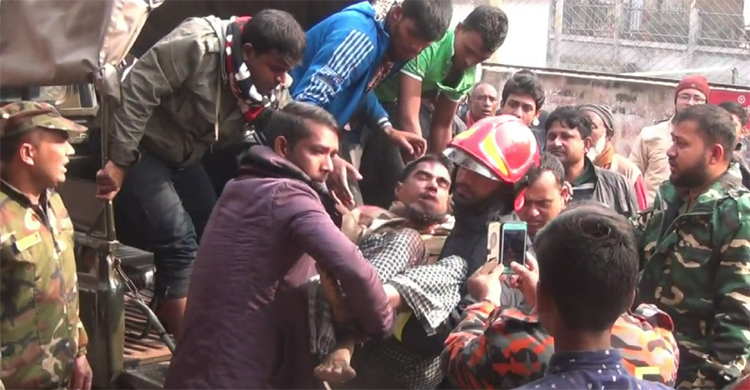 দুই বাসের মুখোমুখি সংঘর্ষে একজন নিহত, আহত ১৫