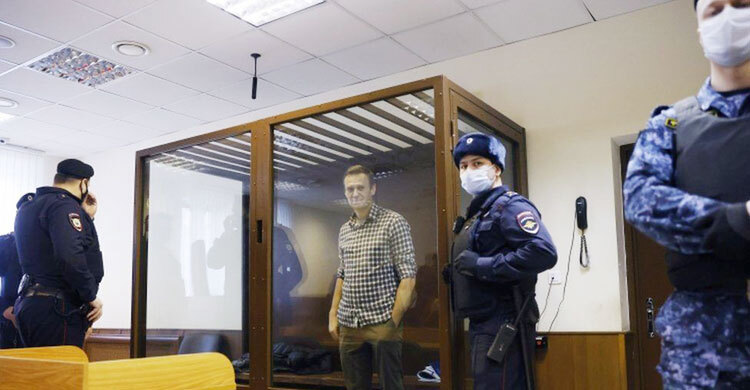 Alexei Navalny: US imposes sanctions on Russians