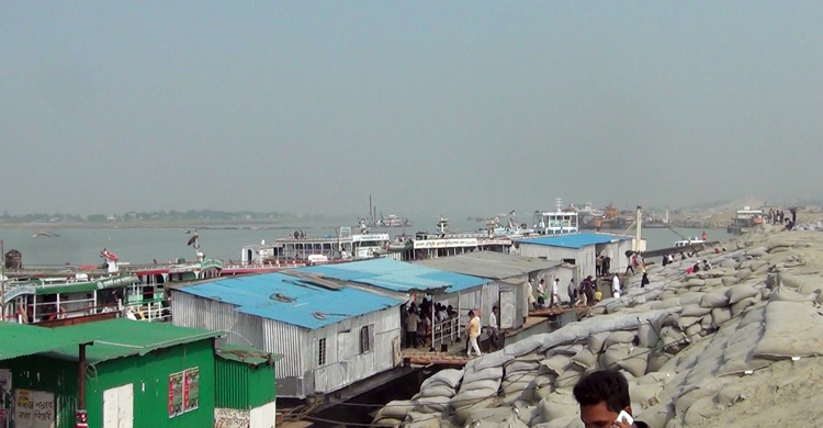 মাদারীপুরের বাংলাবাজার ঘাট থেকে নৌ চলাচল শুরু