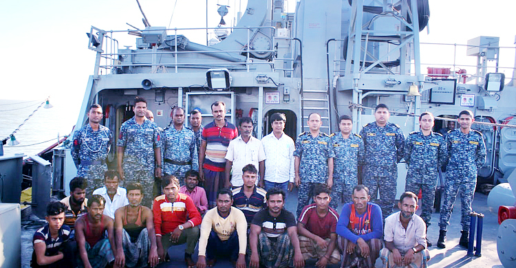 বঙ্গোপসাগরে ইঞ্জিন বিকল, বোট থেকে ১৭ জেলে উদ্ধার