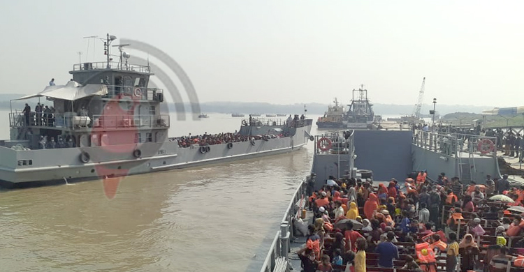 জাহাজে ভাসানচরের পথে রোহিঙ্গারা