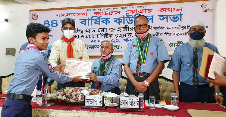 শ্রেষ্ঠ রোভার স্কাউট নওগাঁর শামিম আহমেদ