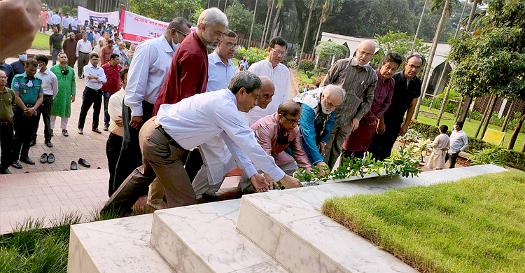 জাতীয় কবির সমাধিতে সংস্কৃতি মন্ত্রণালয়ের শ্রদ্ধা