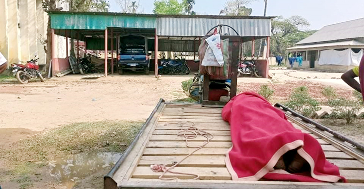 দোকানে ঢুকে ব্যবসায়ীকে কুপিয়ে হত্যার অভিযোগ