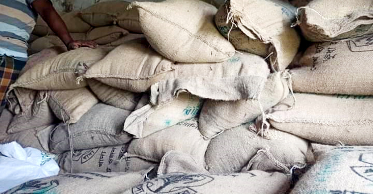 নৌকায় পাচারের সময় ১২৮ বস্তা সরকারি চাল উদ্ধার, আটক ২