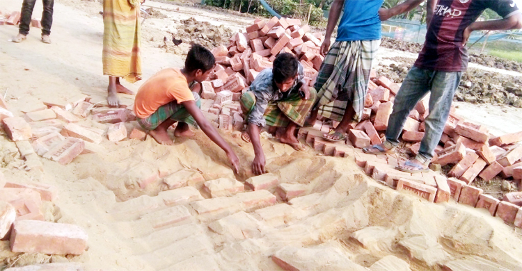 নেত্রকোনায় এলজিএসপির কাজে অনিয়মের অভিযোগ