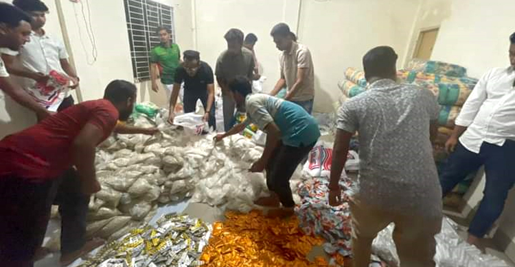নেত্রকোনার ৭০০ বানভাসির পাশে ময়মনসিংহ ছাত্রলীগ