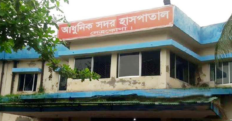 ঘুমন্ত স্ত্রীকে গলা কেটে হত্যাচেষ্টা