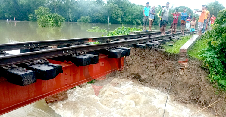 বন্যায় রেললাইনের নিচের মাটি সরে নেত্রকোনায় ট্রেন চলাচল বন্ধ