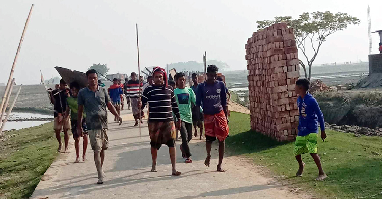 মদনে দুপক্ষের সংঘর্ষে আহত ২৫, লুটপাট-বাড়িঘর ভাঙচুর