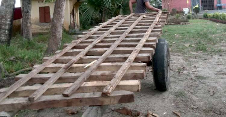 ঠেলাগাড়ি নিয়ে সংঘর্ষ, নারীসহ আহত ২৫