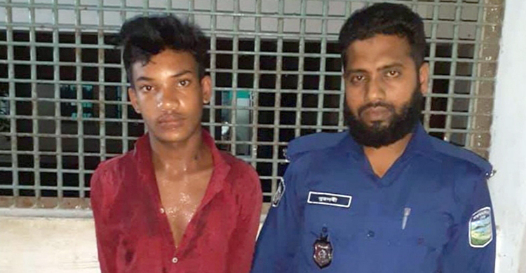মেয়েকে ধর্ষণের হাত থেকে বাঁচালেন মা, যুবক গ্রেফতার