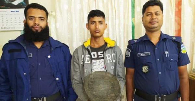 দেড় কোটি টাকার কষ্টিপাথরসহ যুবক ধরা