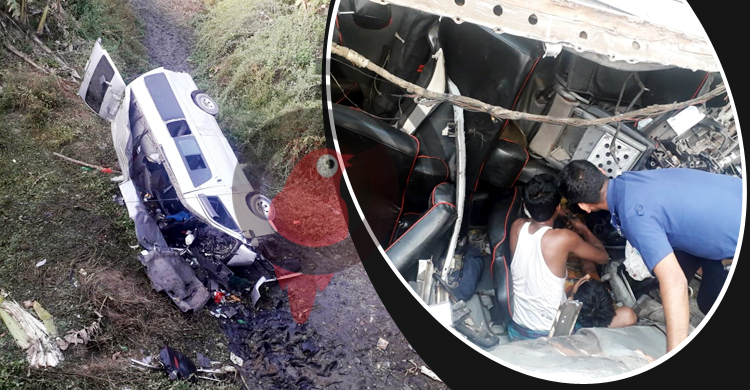 চালকের চোখে ঘুম, মাইক্রোবাস খালে পড়ে আহত ১৪