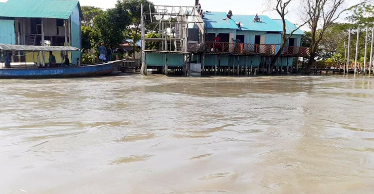 পদ্মার ভাঙনে বিলীন ‘পদ্মা রিসোর্ট’